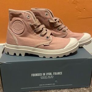 NEW IN BOX Pink Pampa Hi Palladium Boots